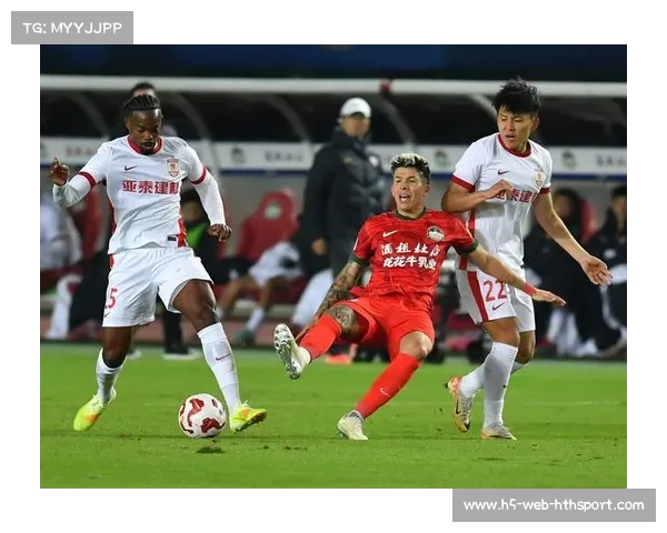 河南酒祖杜康队与浙江绿城队激烈对决 中超赛场精彩纷呈引人注目 河南酒祖杜康队与浙江绿城队激烈对决 中超赛场精彩纷呈引人注目